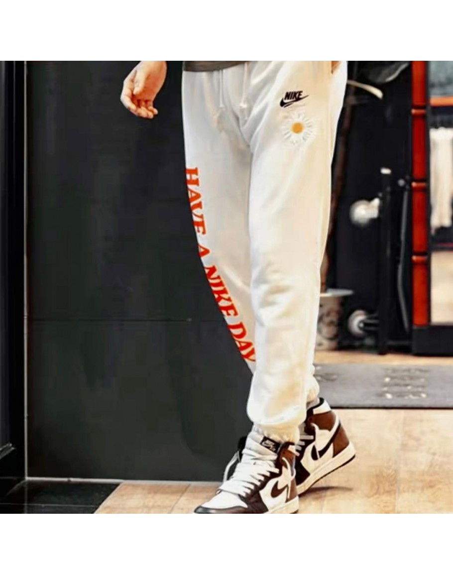 Nike best sale daisy sweatpants